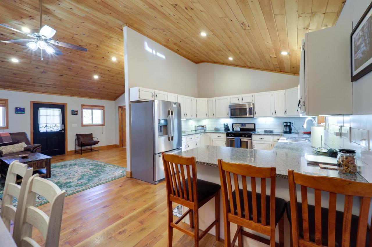 Pet-Friendly Spruce Pine Cabin With Private Fire Pit Luaran gambar